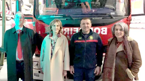 El Suboficial Rafael Moledo fue el encargado de guiar  por las instalaciones al presidente José Manuel Rodríguez Lago y dos miembros más de la directiva.