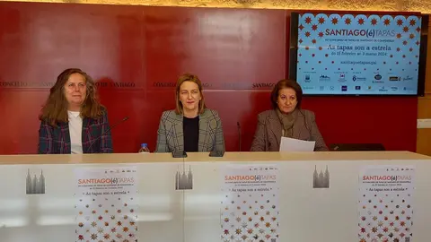 A concelleira de Turismo, Míriam Louzao, a presidenta da Asociación Hostelería Compostela, Sara Santos, e a xerente de Turismo de Santiago, Flavia Ramil, presentaron a campaña de comunicación.