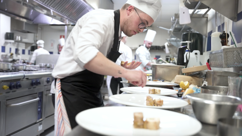 Entre todas las candidaturas, los dos ganadores conseguirán una beca valorada en más de
26 000€ y 9500€, respectivamente.