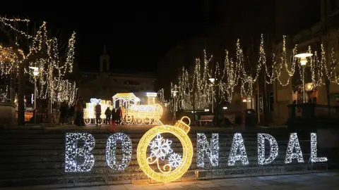 Unha mostra da iluminación de Nadal no centro do Porriño.