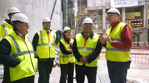 António Costa visitou as novas estações da Estrela e de Santos.