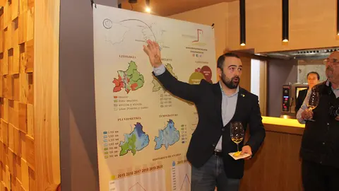 Alejandro Paadín explica las principales características de la DO Monterrei.