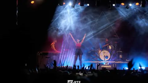 "El tiempo pasa, las cosas se ponen en su sitio y dos generaciones después todo sigue igual.
MECANO sigue siendo aclamado. Es el momento Aidalai".