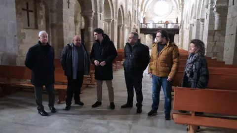 El delegado territorial de Lugo, Javier Arias, explicó que se destina un presupuesto de 156.500 euros a la intervención, que también mejorará la accesibilidad al templo y a la torre del reloj.