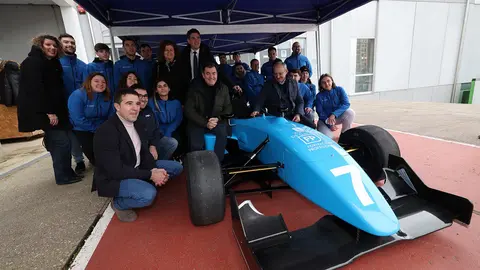 El conselleiro de Educación hizo esta valoración en una visita al CIFP As Mercedes, de Lugo, para conocer un monoplaza de Fórmula 3 preparado por el alumnado.