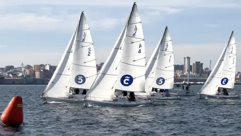 Un momento de las mangas del sábado en la ría de La Coruña . PEDRO SEOANE.