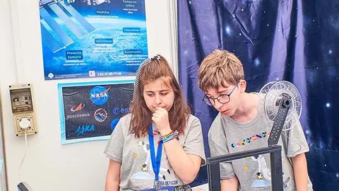 a maior feira científica de Galicia abre os prazos para que estudantes de Primaria, Secundaria, FP e Bacharelato de toda España presenten os seus proxectos. ARQUIVO.