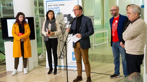 O director xeral de Cultura, Anxo M. Lorenzo, destacou que se trata dunha “aproximación tanto á arte como á personalidade dunha das mellores testemuñas dos anos da transición en Galicia”.