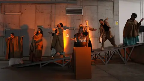 ‘Hamlet, o de Cunqueiro’ mestura a linguaxe escénica con mecánicas propias dos videoxogos, como a exploración e resolución de enigmas, nas que intervén o público.