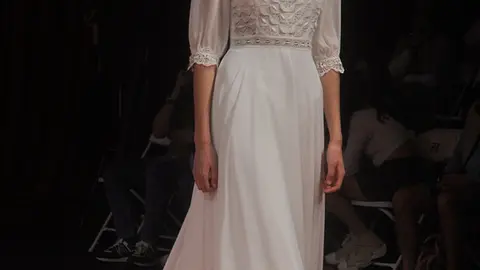 José Matteos busca cuidadosamente el equilibrio entre la incorporación del Encaje de Camariñas, el diseño, la exclusividad y la democratización de la moda de autor. Colección 2023. ARCHIVO.