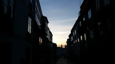 El Gobierno gallego ofrecerá subvenciones de hasta 20.000 € para comprar inmuebles calificados como de protección autonómica. Rúa de San Pedro, Santiago.