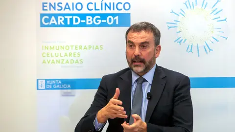 O director xeral de Asistencia Sanitaria do Sergas, Jorge Aboal Viñas, interviene en el acto de presentación del ensayo clínico CARTD-BG-01.