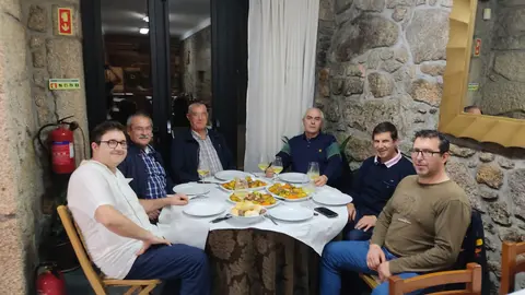 O Clube de Gastronomia de Ponte de Lima, reuniu em Cardielos num teste do cardápio e outros pormenores para o Bife da Páscoa.