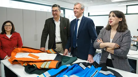 El presidente de la Xunta visitó las instalaciones de la empresa del grupo Sagres en Redondela.