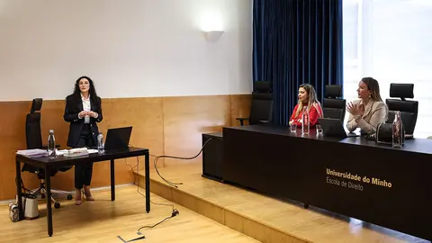 Na sua dissertação, aprovada com 19 valores, mostrou que a legislação tem dificuldades em acompanhar a célere evolução e mutação da realidade digital, sendo urgente adequar e reforçar essa aposta a nível jurídico.