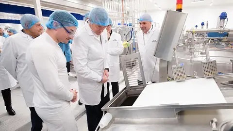 O presidente da Xunta en funcións visitou hoxe as instalacións da queixería Entrepinares en Vilalba