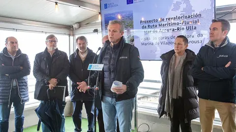 O presidente da Xunta en funcións visitou as obras de mellora na mariña de Vilanova de Arousa.