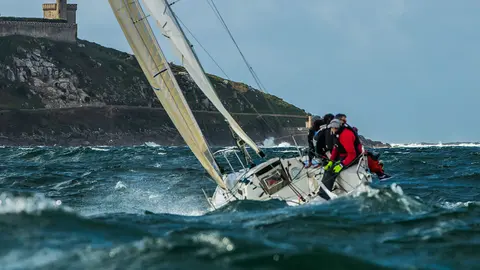 El Alboroto de Javi Aguado frente al Parador de Baiona. © ROSANA CALVO.