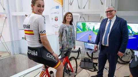 La vicepresidenta segunda y conselleira de Medio Ambiente, Territorio y Vivienda en funciones participó en la clausura del 36º Congreso de la Unión Europea de Ciclismo.