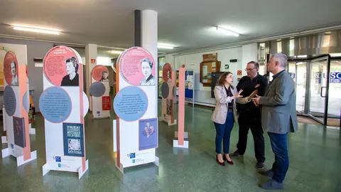 A mostra titúlase ‘8 libros 8 mulleres que cambiaron o mundo’.