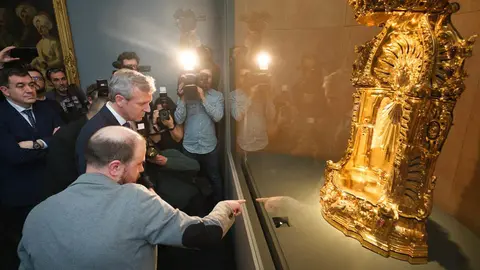 La mayor parte de esta colección donaciones que las casas reales católicas europeas fueron haciendo a lo largo de 500 años.