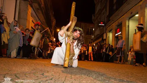 Via Dolorosa, um espetáculo que recria o caminho de Cristo até ao Calvário, “recuperando” a tradição dos Autos da Paixão.