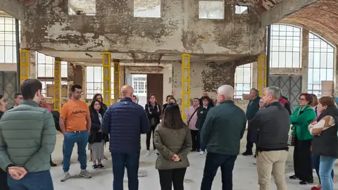 Unha visita que realizou o goberno municipal xunto aos praceiros e as praceiras, e profesionais da hostalería e do comercio.