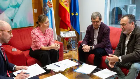 La conselleira de Política Social y Juventud en funciones mantuvo una reunión con representantes de la Asociación Gallega de Familias Numerosas (Agafan).