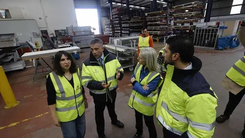 A conselleira de Economía, Industria e Innovación en funcións, María Jesús Lorenzana, destaca a aposta pola innovación e a internacionalización da empresa naronesa, que cumpre 35 anos de actividade.