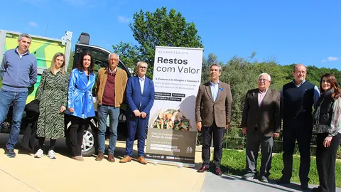 Todas as autoridades envolvidas no projeto desde o município até restaurantes, hotéis, mercados e cantinas.