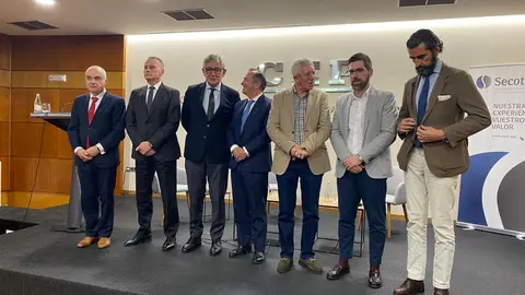 Foto de familia de todos los intervinientes tras la jornada.