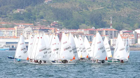 Eolo y Neptuno se alían con Bouzas y les regalan una brillante jornada de mar y viento a la Clase ILCA.