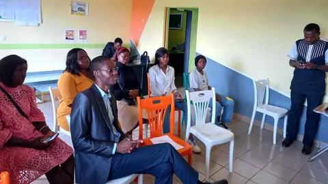 Desde la sede de SLV en Yaundé asistieron al acto to do equipo local. Lo vieron online en ese mismo día, gracias a la transmisión on line, más de 60 personas de partes distintas del mundo.