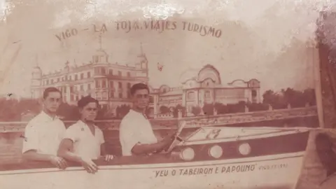 Pormenor da portada de' Galicia para debutantes’.