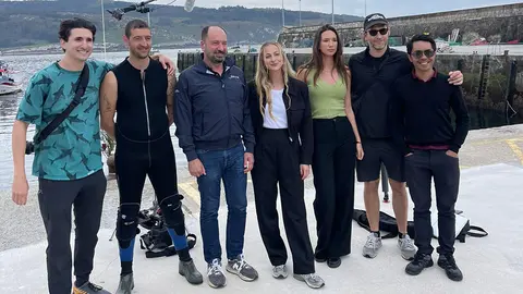 El director de Turismo de Galicia recibe en el puerto de Corme un grupo de periodistas de la guía de viajes Lonely Planet que visita estos días la Comunidad con el apoyo de la Xunta.