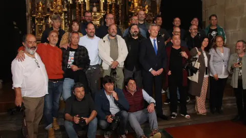 Os fotoxornalistas que expoñen a súa obra.