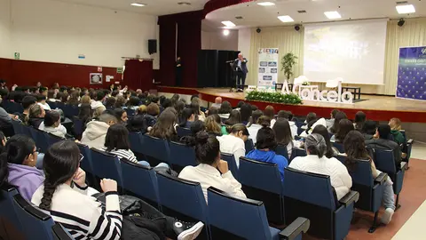 El auditorio José Gil de As Neves estaba lleno de estudiantes de A Cancela.