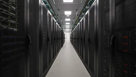 O Deucalion, inaugurado em setembro de 2023 e com capacidade para executar 10 milhões de biliões de cálculos por segundo.