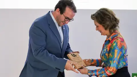 Paulo Barreiro de Sousa recolhe a distinção.