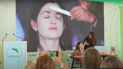 Vitíligo, acné, rosácea, heridas, procesos oncológicos o alopecias son algunas de las alteraciones cutáneas que más se benefician del uso del maquillaje terapéutico.