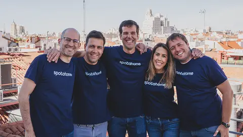 Alejandro Artacho, CEO y cofundador de Spotahome, con su equipo.