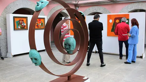 A transversalidade entre a poesia, o desenho e a escultura é um dos traços mais marcantes do trabalho de Jorge Braga.