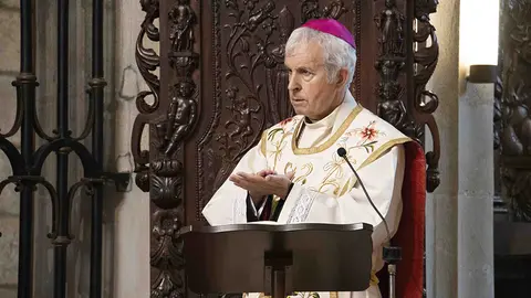 Luis Quinteiro Fiuza, obispo de Tui-Vigo, presidió la eucaristía y la procesión del Corpus Christi en Tui