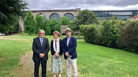 Alberto Barciela, Alejandrina Regojo y Peridis.