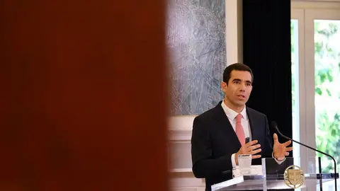 Ministro da Presidência, António Leitão Amaro, apresenta a primeira fase da reforma da Administração Pública na conferência de imprensa do Conselho de Ministros, Lisboa.