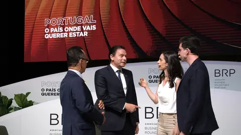 Primeiro-Ministro Luís Montenegro conversa com participantes na conferência Business Roundtable Portugal 2024, Oeiras.