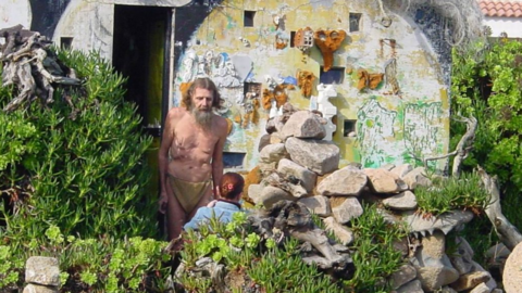 Man, con solo 25 años, emprendió un viaje desde su Alemania natal hacia la Costa da Morte gallega.