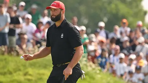 Un puño al aire: Rahm se acerca al podio olímpico.