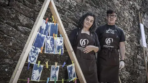 La Fundación Artesanía de Galicia patrocina dos talleres gratuitos especializados en estampación con la técnica del Gyotaku y en las cianotipias, impartidos por Peixesapop.