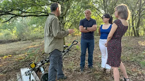 Se está utilizando un georradar para identificar las estructuras subterráneas sin necesidad de excavaciones a gran escala.